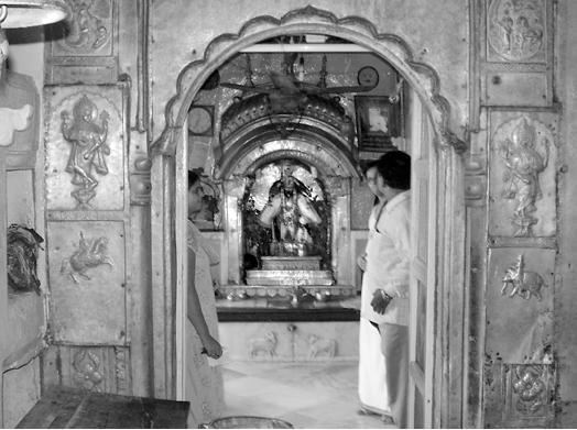 File:Bindhu Madhava Shrine.jpg