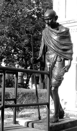 File:Gandhi Statue.jpg