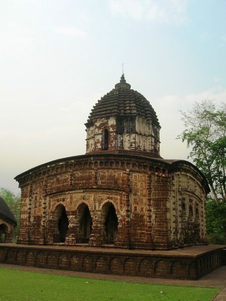 File:Radhamadhab Temple (general view) Arnab Dutta 2011.JPG